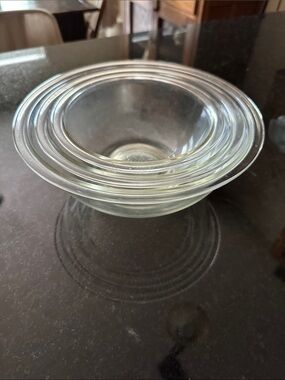 Pyrex clear nesting bowls